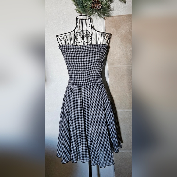 Hottie Strapless Smocked Dress - Picture 3 of 10